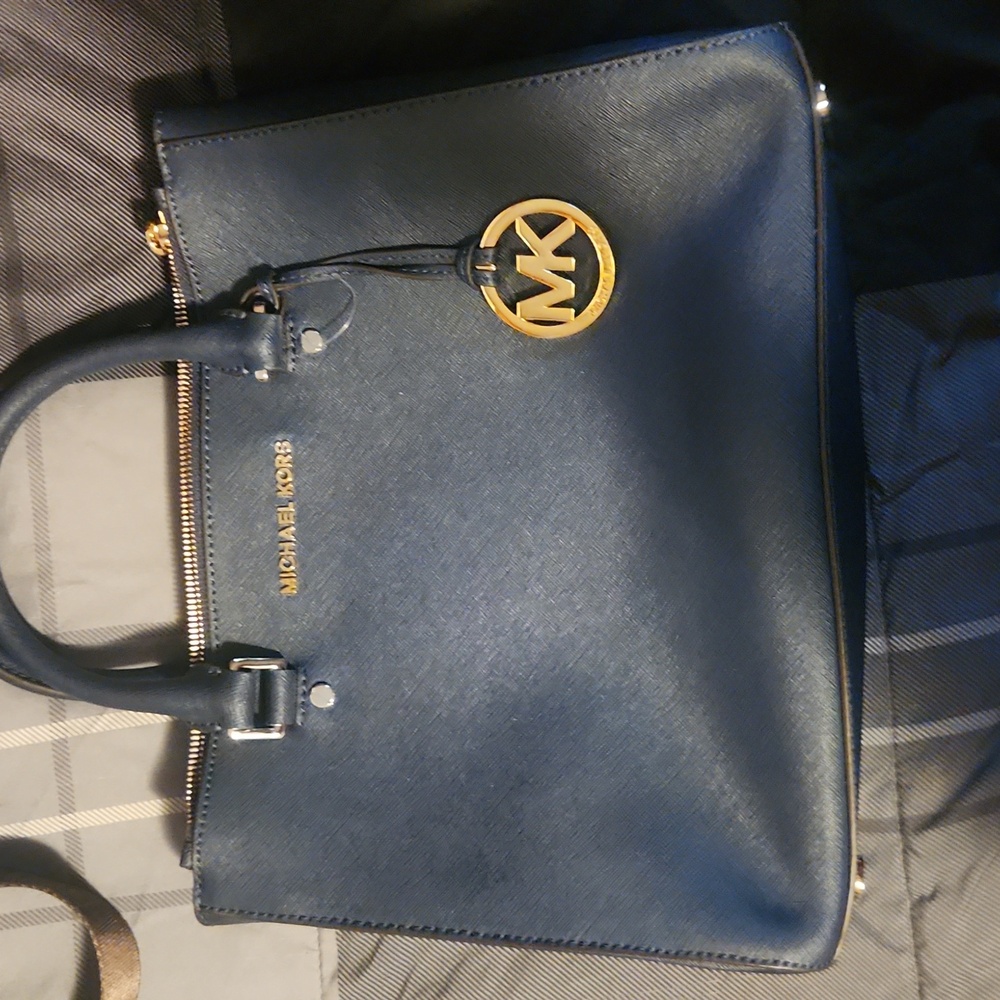 Medium sized navy blue mk purse